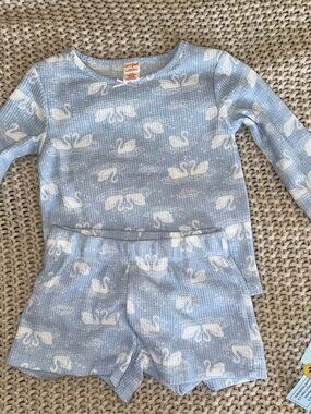 Cat & Jack girls' swan-print waffle pajama set incl long-sleeve top and shorts M